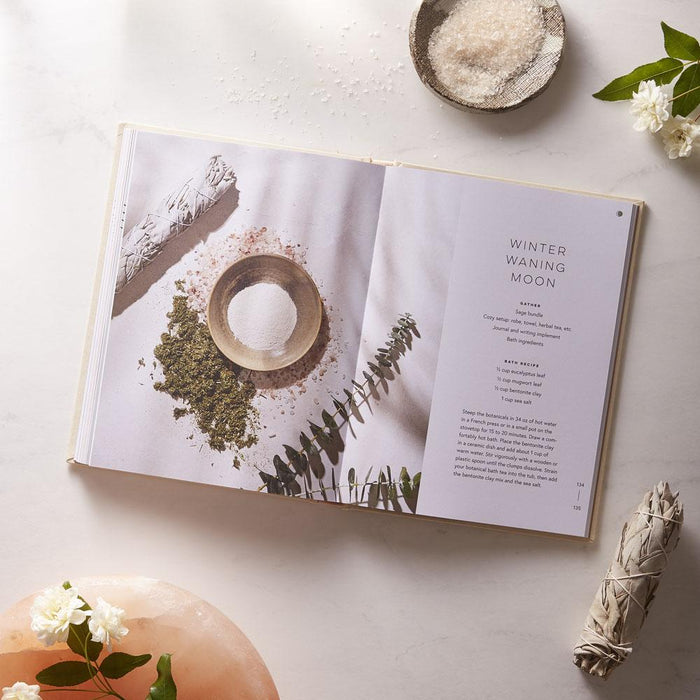 Moon Bath - Bathing Rituals and Recipes for Relaxation and Vitality